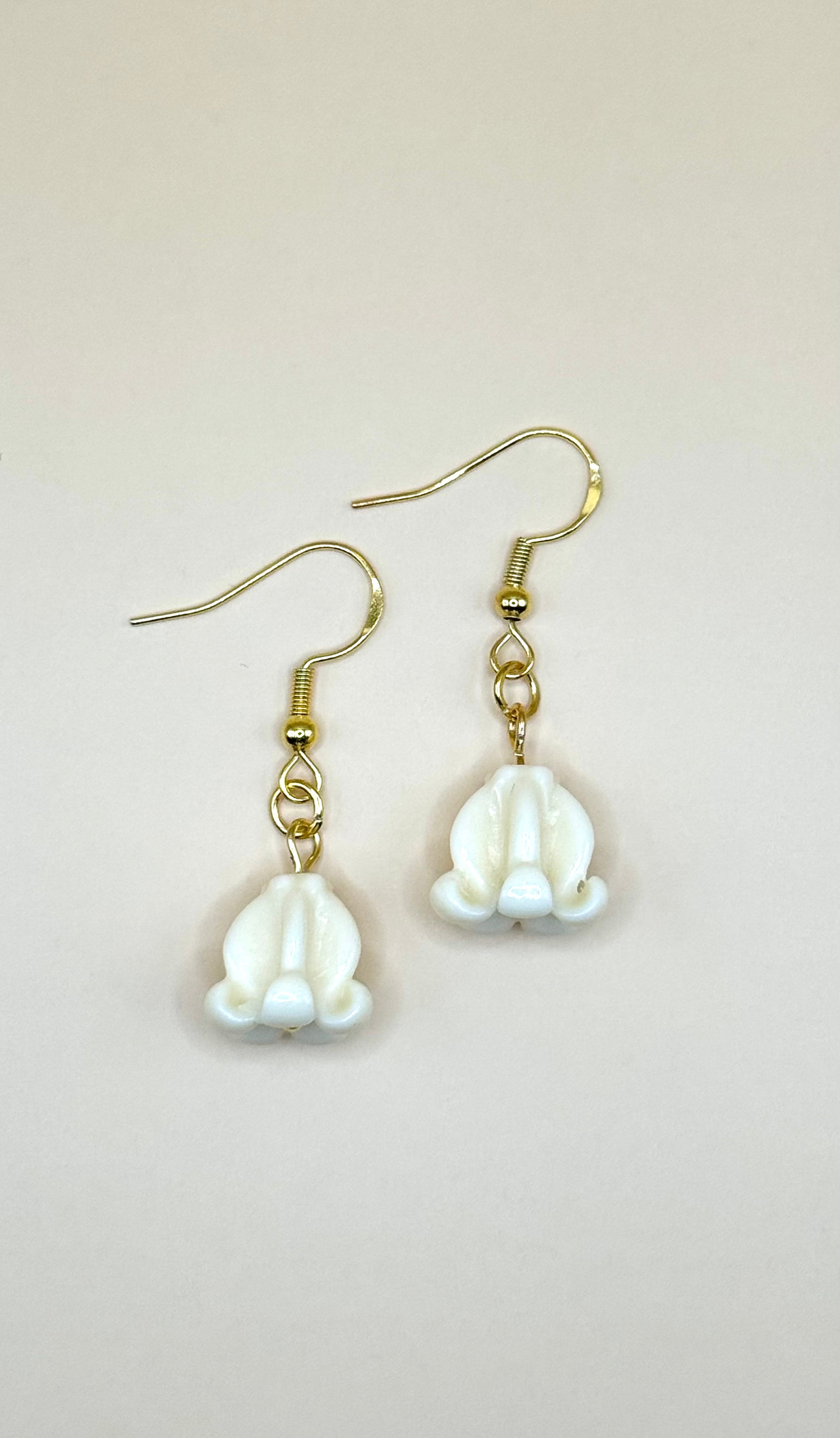 Single Kalaunu (Crown Flower)