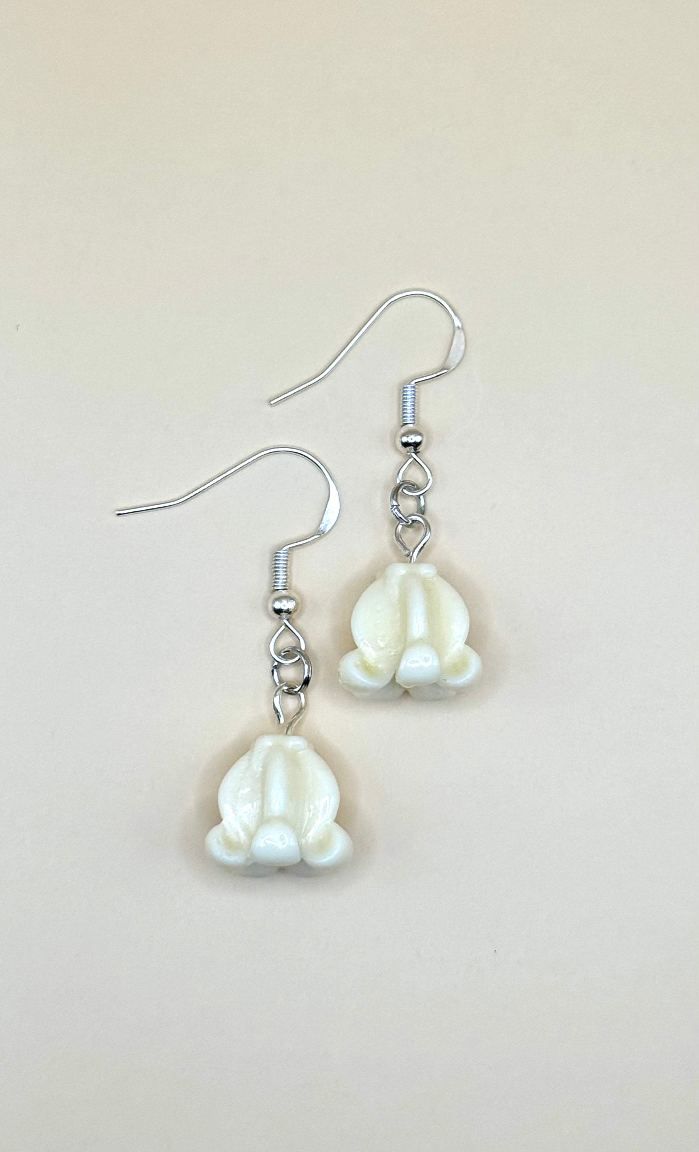 Single Kalaunu (Crown Flower)