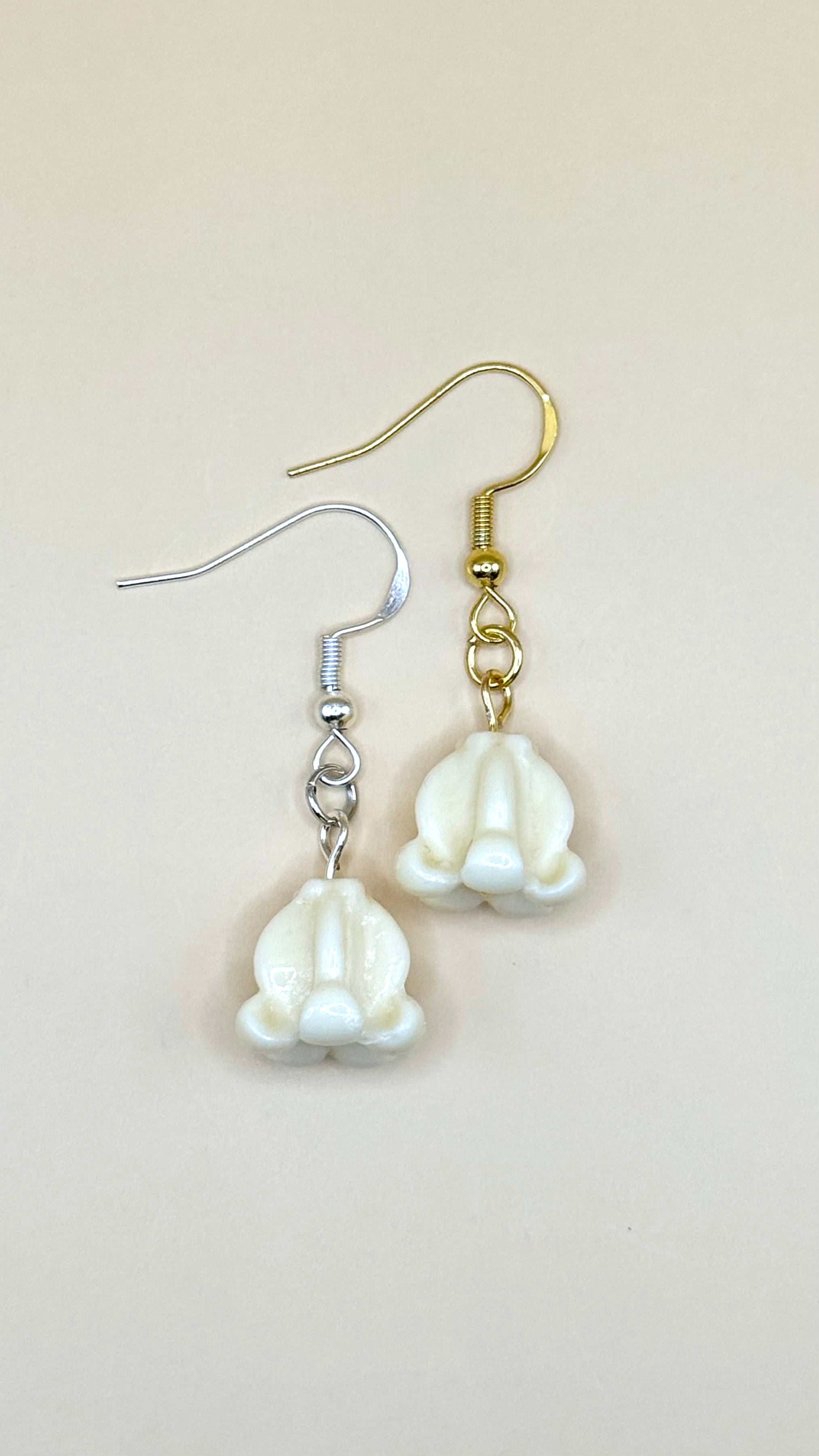 Single Kalaunu (Crown Flower)