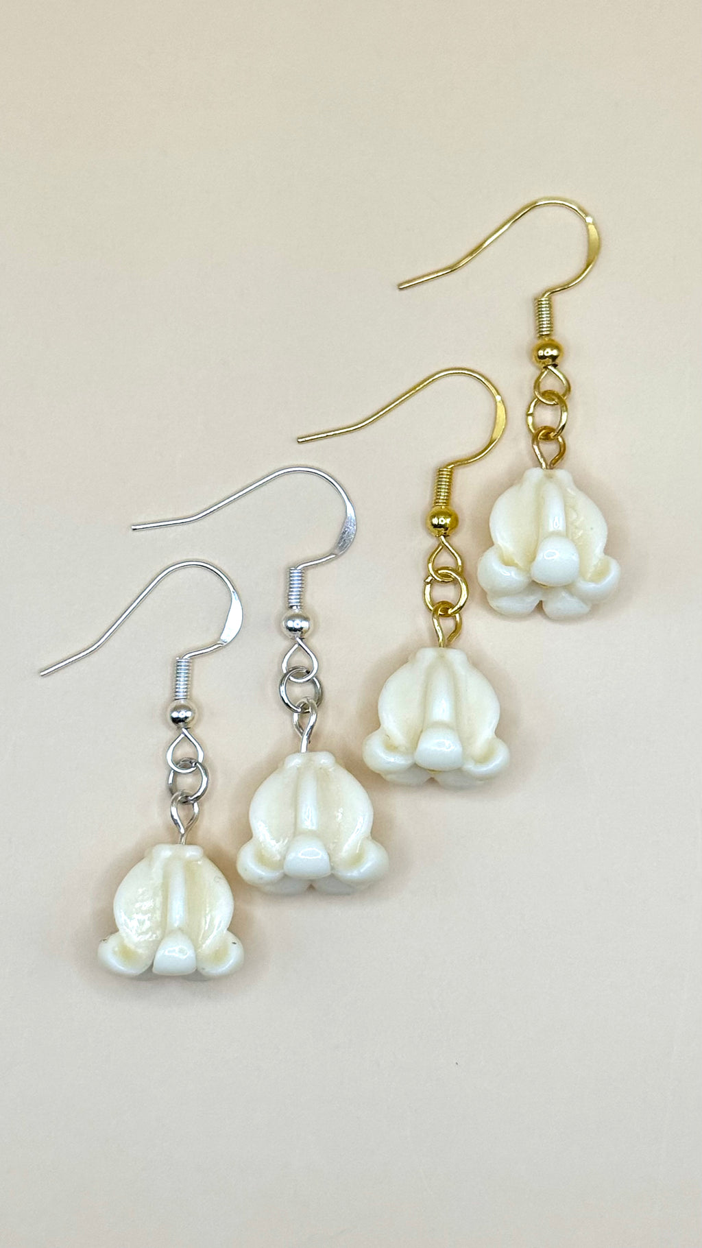 Single Kalaunu (Crown Flower)